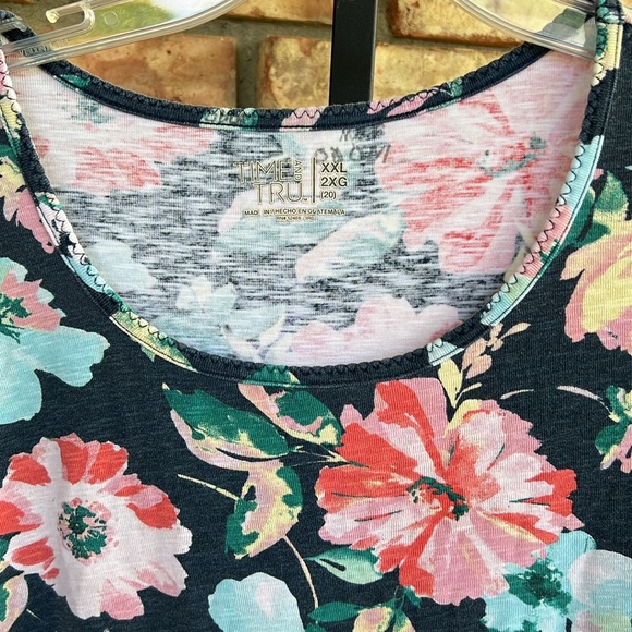 Time and Tru size xxl, 2x, 20, short sleeve round neck shirt with zig zag stitch - Picture 5 of 5